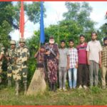 কুমিল্লা সীমান্তে অবৈধ অনুপ্রবেশে আটক ৫ বাংলাদেশিকে বিএসএফ বিজিবির কাছে হস্তান্তর